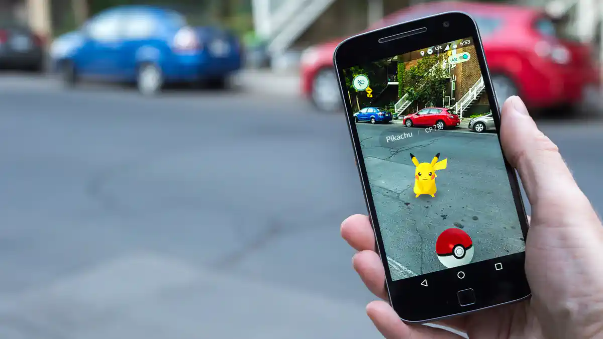 gambar pikachu di jalan